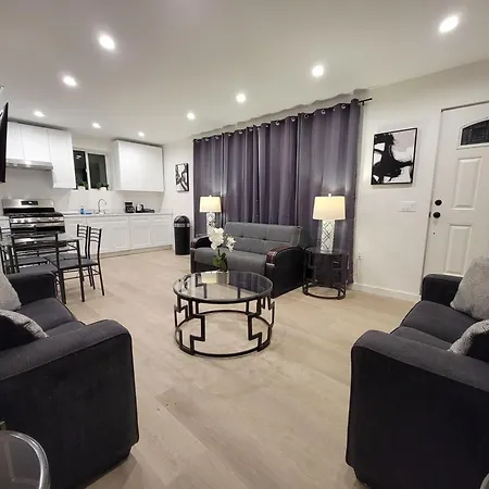 Newly Built 2 Bedroom Home By Beverlywood A Area Wi-Fi Tv Parking